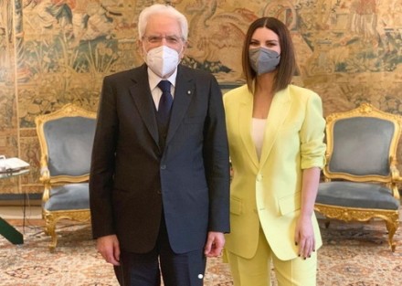 Laura Pausini accolta da Sergio Mattarella: 